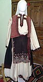 Женский костюм Разградской области конца XIX века, из собрания Национального этнографического музея Болгарии.