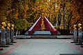 Памятник «Склонённые знамёна» в парке Победы