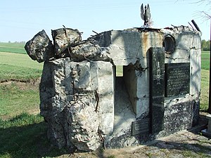 Руины одного из польских бункеров в Визне