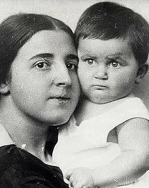 Надежда Аллилуева с сыном Василием, 1923 год