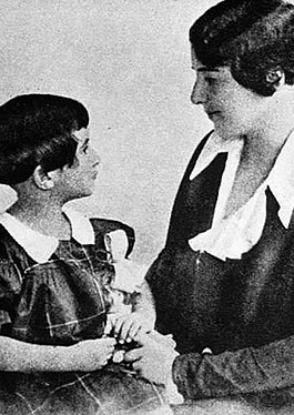 Надежда Аллилуева с дочерью Светланой, 1932 год