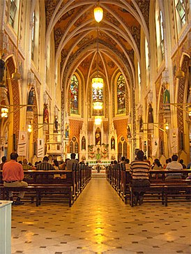 Интерьер кафедрального собора Святого Имени Иисуса, Мумбаи, Индия