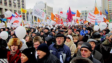 alt = Протестующие на проспекте Академика Сахарова 24 декабря 2011 года.