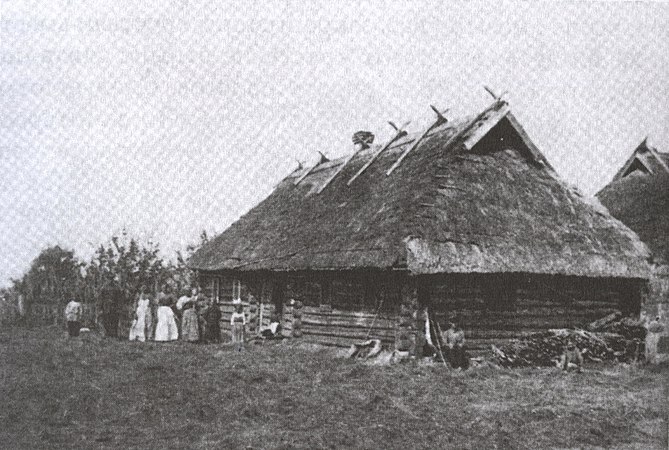 Курная изба в деревне Пески (Лужицы). 1911 год