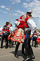 Люди в народных костюмах во время фестиваля «Королевские обряды» (чеш. Jízda králů), который ежегодно проходит в городе Влчнов в Моравской Словакии (Злинский край).