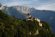 Замок Вадуц с горами на заднем плане