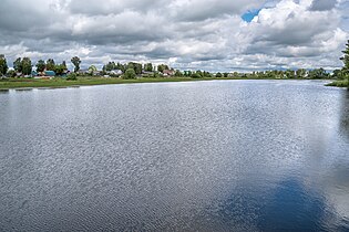 Вид на село Медягино со стороны водохранилища.