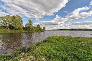 Устье. Урдома (слева) впадает в Волгу.