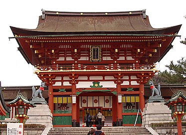 Главный вход в храм Фусими Инари