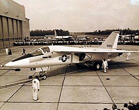 выкат самолёта 11 мая 1965 года из заводского ангара корпорации Grumman на Лонг-Айленде