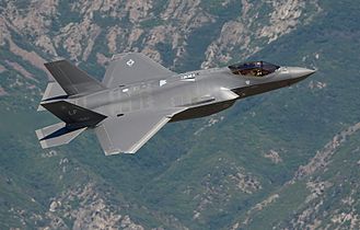 F-35 — принятый на вооружение до государственных испытаний истребитель-бомбардировщик пятого поколения, разработанный США и другими странами НАТО