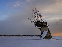 Памятник-макет корабля-баркалона «Меркурий»
