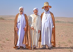 Жители провинции Джельфа в народном костюме