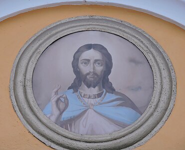 Лик Христа над входом в собор