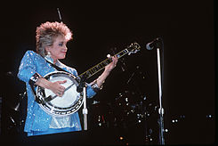 Выступление Мандрелл на концерте USO в 1986 году