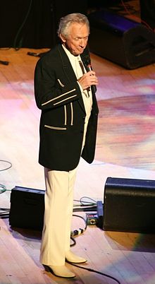Тиллис выступает на Grand Ole Opry, 2007 г.