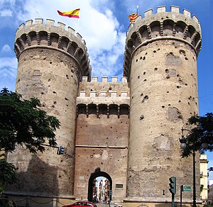 Одни из 12 древних городских ворот Валенсии