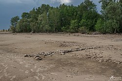 Останки строений, которые можно увидеть при низком уровне водохранилища