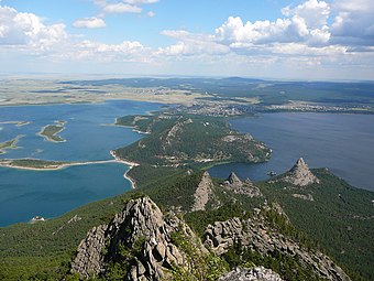 Вид с горы Кокше (гора Синюха) - на Перешеек между озером Боровое и Большое Чебачье.