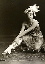Карсавина в роли Зобеиды в балете «Шахерезада» в 1911 году. Снимок Эмиля Отто Хоппе.