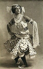 Тамара Карсавина в балете «Синий бог», 1912 г. Костюм разработал Лев Бакст.