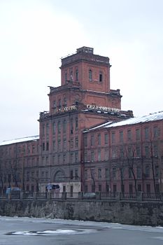 Башня на здании фабрики «Красный треугольник» на набережной Обводного канала в Санкт-Петербурге, 2008