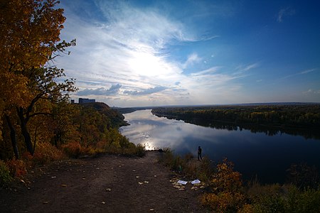 Вид на реку Белую со скального выступа Висячий Камень (2014 г.)