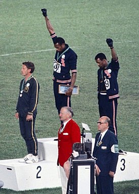 Питер Норман (слева) на Олимпиаде-1968