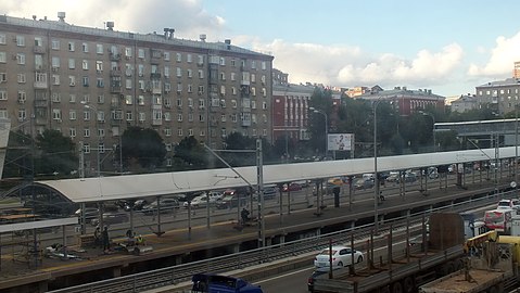 Строительство платформы в августе 2016 года. Вид с надземного перехода