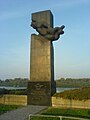 Памятник пилотам Королевских ВВС Югославии — защитникам Белграда (Нови-Београд), 1994