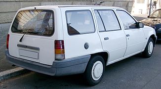 Универсал Opel Kadett Caravan (1984-1989).