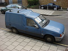 Фургон Vauxhall Astramax.