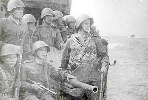 Бойцы 355-го отдельного батальона морской пехоты перед высадкой 14.08.1945