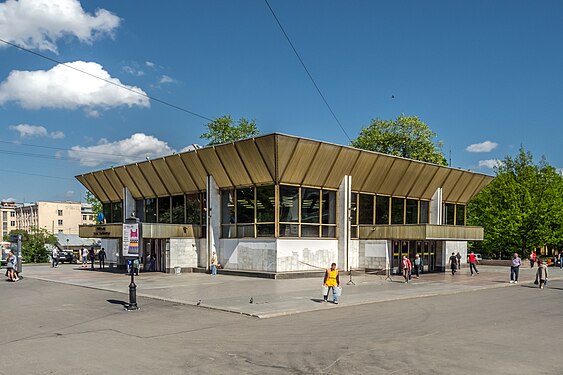 Станция метро «Политехническая»