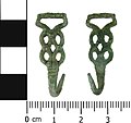 Средневековый en:Dress hook, Portable Antiquities Scheme