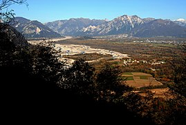 Il Tagliamento con sullo sfondo Gemona