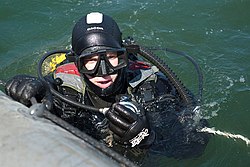 Военнослужащий 311-го отряда по борьбе с подводными диверсионными силами и средствами.