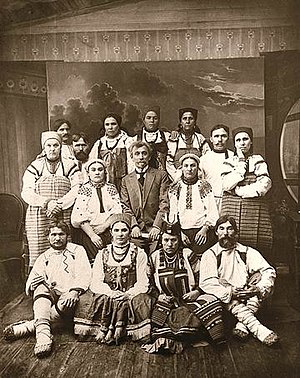 Митрофан Пятницкий с крестьянами (фото до 1910 года)