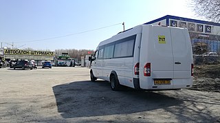 Луидор-223215 (MB Sprinter Classic) на маршруте № 717, вид сзади. Виден дополнительный багажный отсек