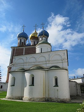 вид на здание со стороны Архиерейского двора