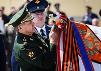 Навершие боевого (георгиевского) знамени 7 гв.дшд, 2015 год. У основания навершия — прикреплены орденская и георгиевская ленты.