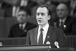 Виктор Мироненко во время выступления на XX съезде ВЛКСМ, 1 апреля 1987 года