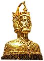 Императорская корона на голове реликвария Карла Великого в Ахене