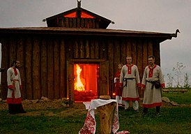 На снимке обряд в храме Огня Сварожича «Союза славянских общин», Калужская область