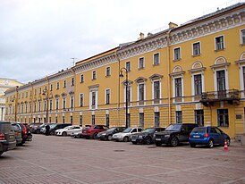 Фасад со стороны площади Искусств