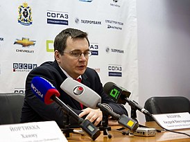 На пресс-конференции после выездного матча «Витязя» против «Амура» 14 октября 2011 года