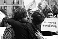 Флешмоб во время демонстрации против однополых браков в Страсбурге, 4 мая 2013 года