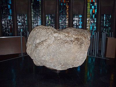 Купель из камня, взятого в Вифлееме