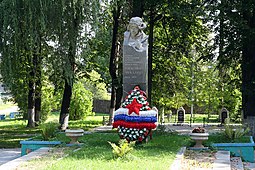 Памятник Александру Чекалину.