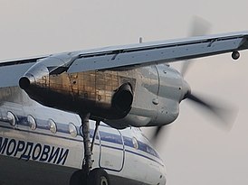 АИ-24 с винтом АВ-72Т и соплом агрегата РУ-19А-300 на конце гондолы на самолёте Ан-24